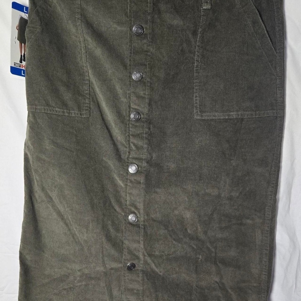 Green corduroy midi skirt with button up front and pockets #cords #skirt. size: